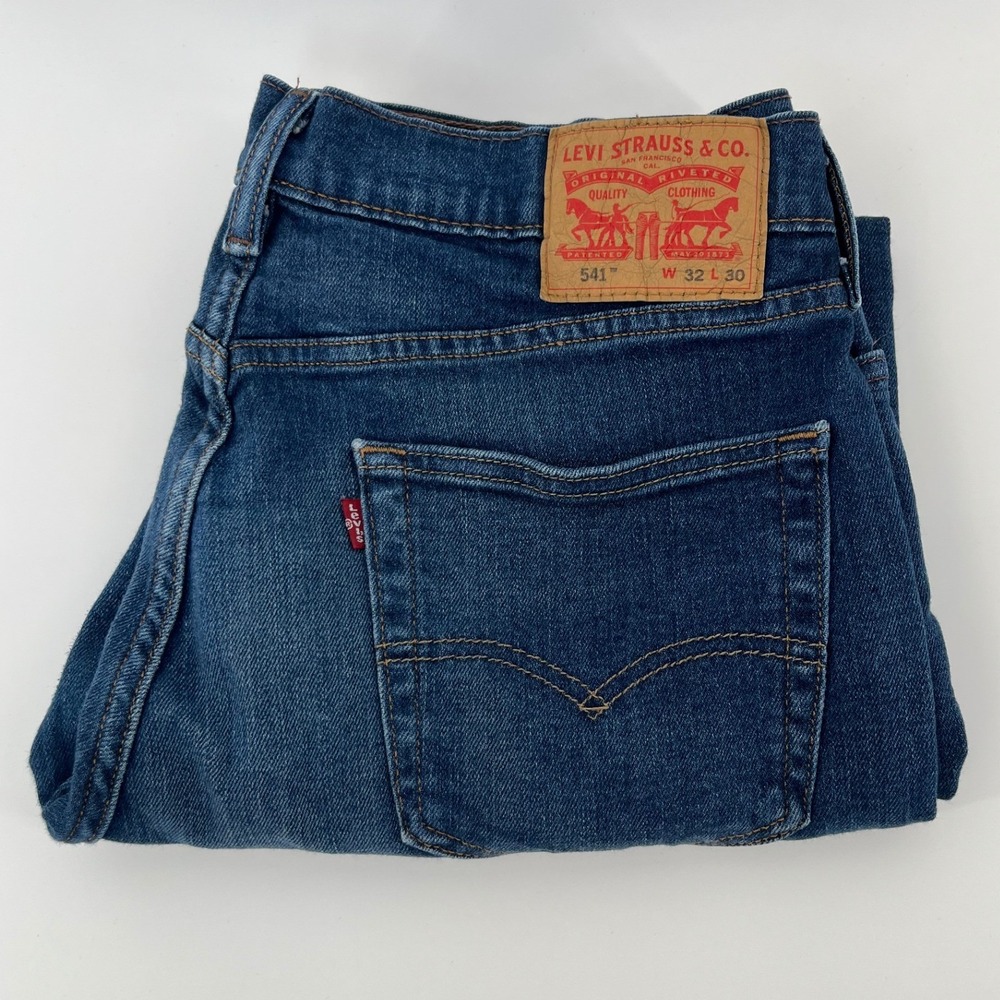 Levi's 541 Athletic Taper Jeans Mens 32x30 Blue Medium Wash Stretch Denim